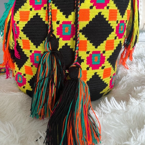 GORGEOUS - Bucket bag - knitted and handmade in Colombia - Picture 3 of 9